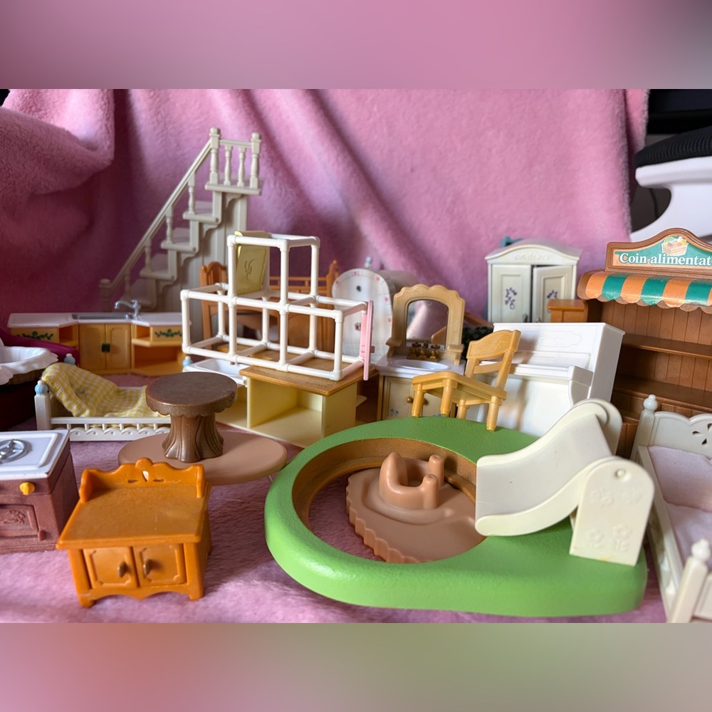 LOT of vintage calico critters furniture - Picture 7 of 9